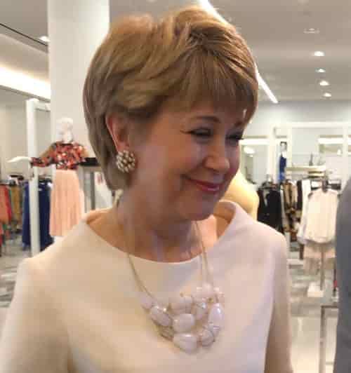 JANE PAULEY HAIRCUT RIGHT VIEW