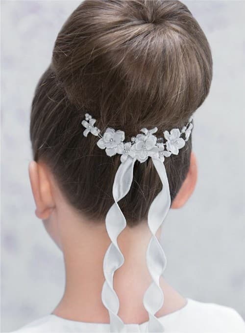 Perfect Bubble Bun Hairstyle For Communion