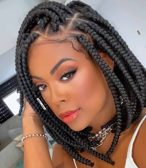 25 Lightweight Jumbo Box Braid Hairstyles That Are Cute