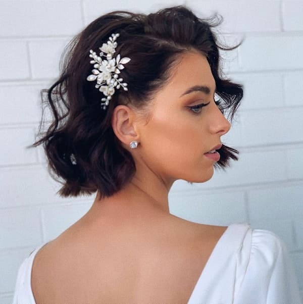 Messy Side Parted Wavy Bridal Hairdo