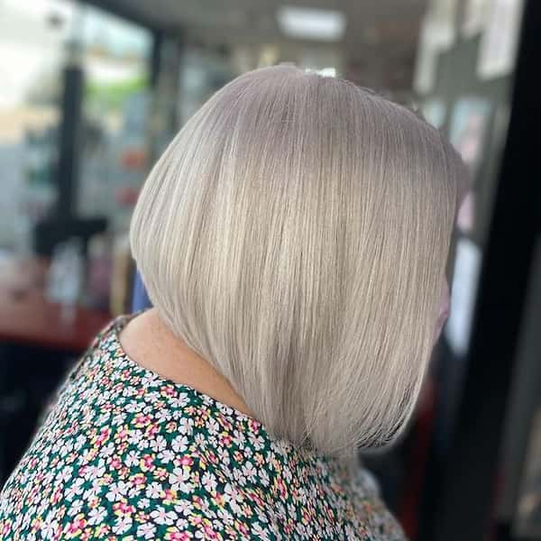 30 Flattering Layered Bob Hairstyles for Women Over 50