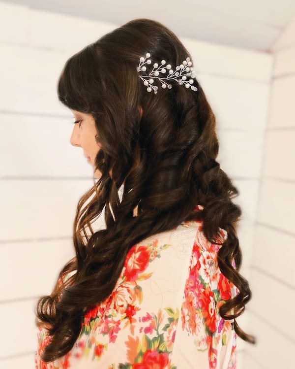 Classic Black Layered Wavy Hair with Bridal Pin