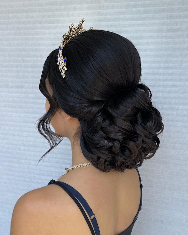 Glam Full Twisted Round Bun with Crown