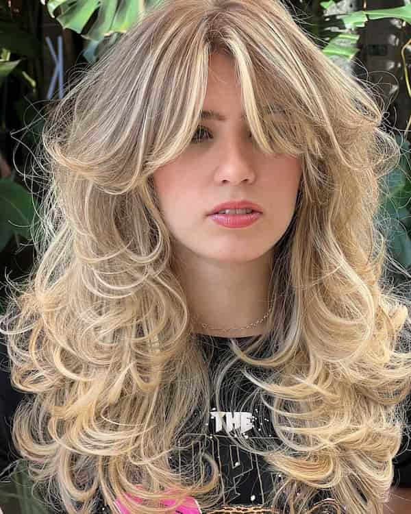 Blonde Spread Out Butterfly Haircut with Curvy Layers