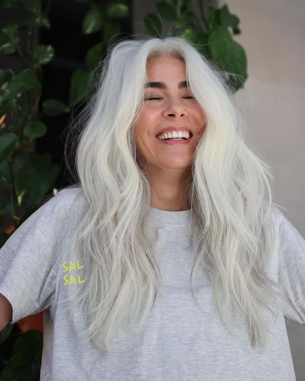 Chic Bleached Gray Hairdo