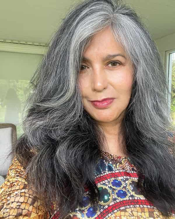 Mixed-Tone Thick Gray Hairdo