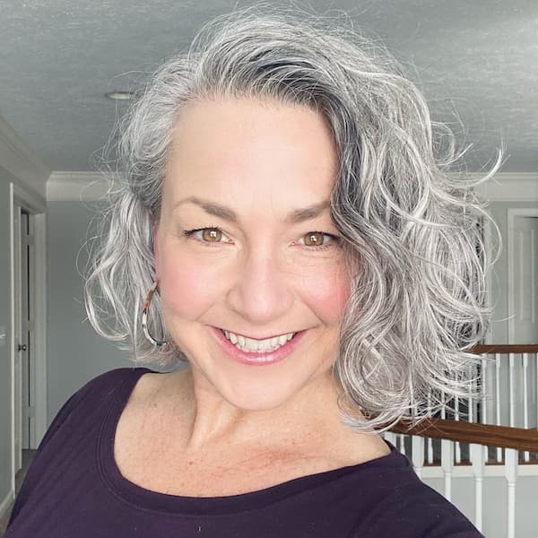 Neck-Length Curly Gray Bob for Round Face