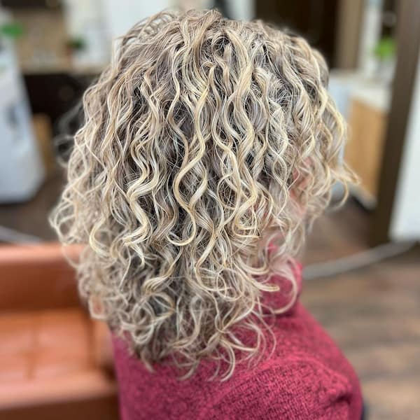 Blonde Curly Hair with Blending Shelfy Layers