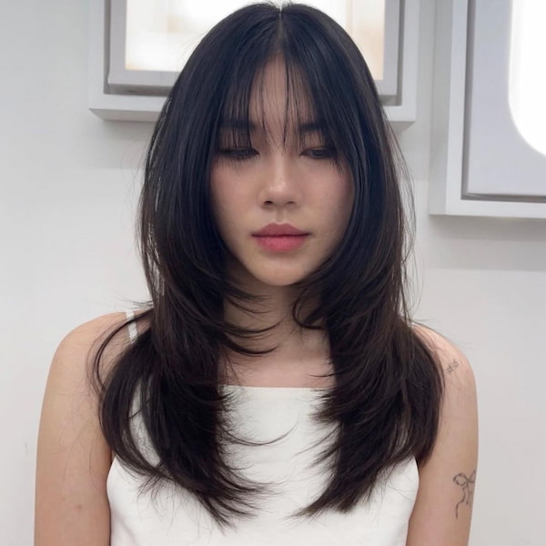 Mid-length framing Layered Haircut with Bangs for Oval Face