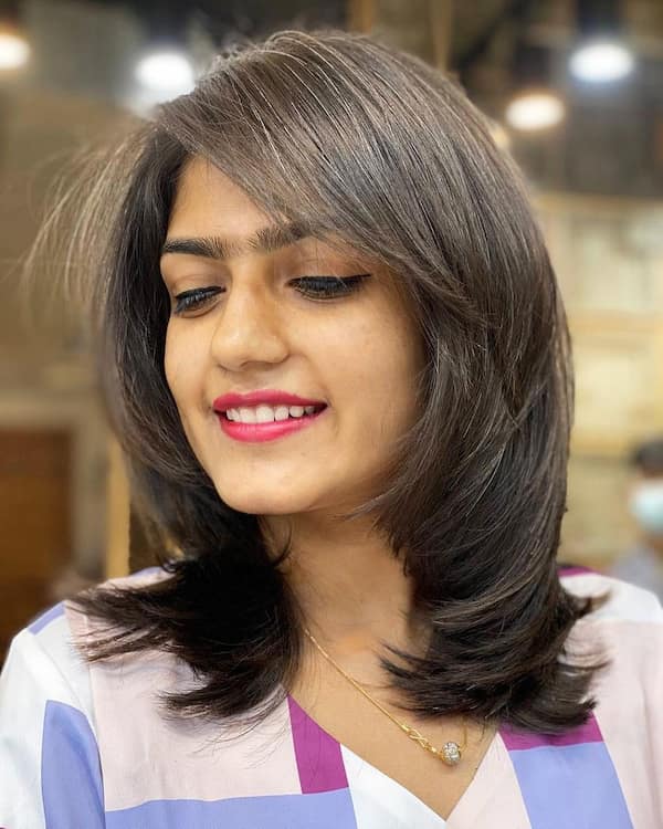 Shoulder Collarbone Length Layered Hair with Bangs