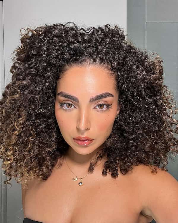 Chic Medium-Length Curly Hair