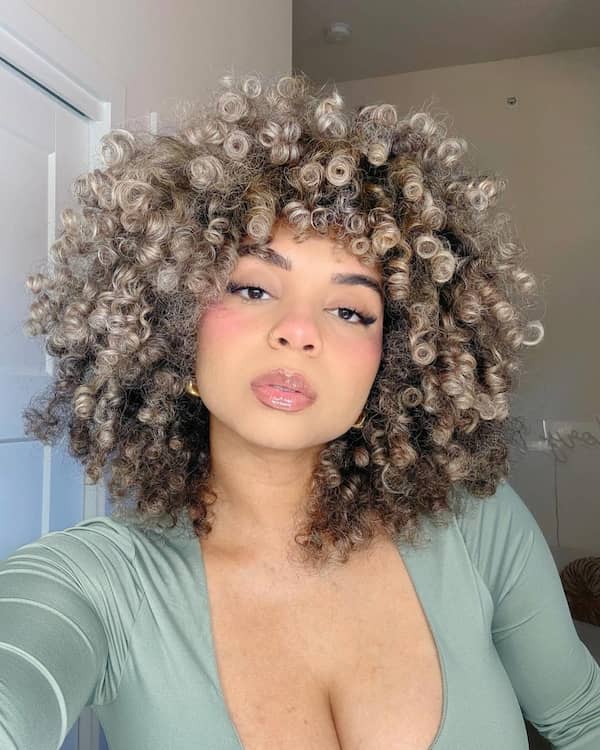 Thick Short Curls with Highlighted Ends