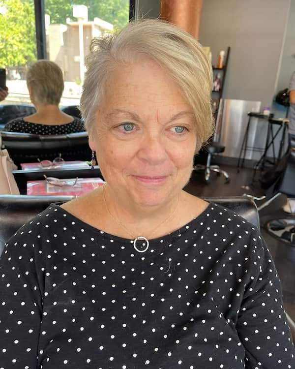 Soft Side-Parted Haircut 