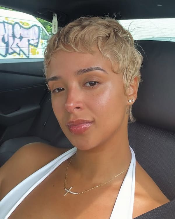 Blonde Pixie with Very Short Layers