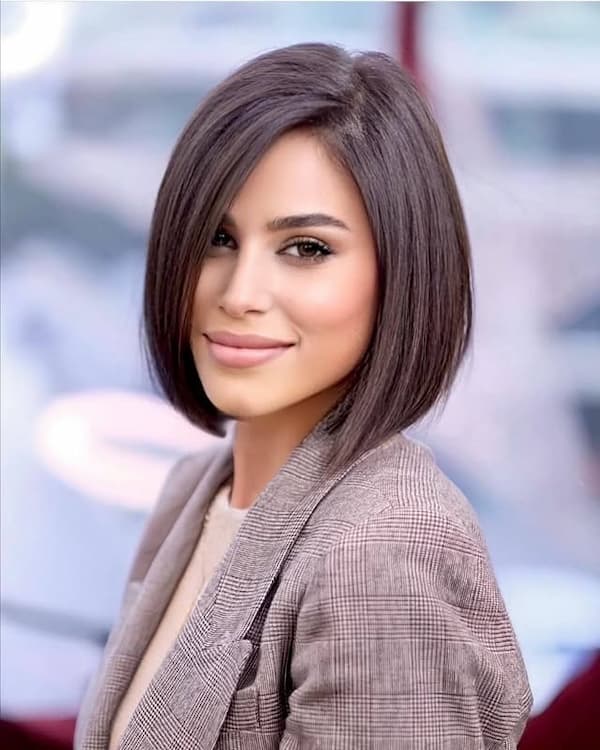 Inverted Bob for Oval Face 