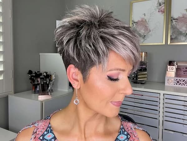 Mixed Tone Spiky Pixie with Side Bangs 