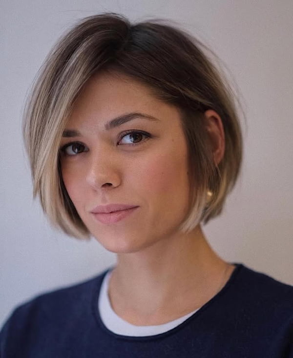 Mixed-Tone Short Layered Bob