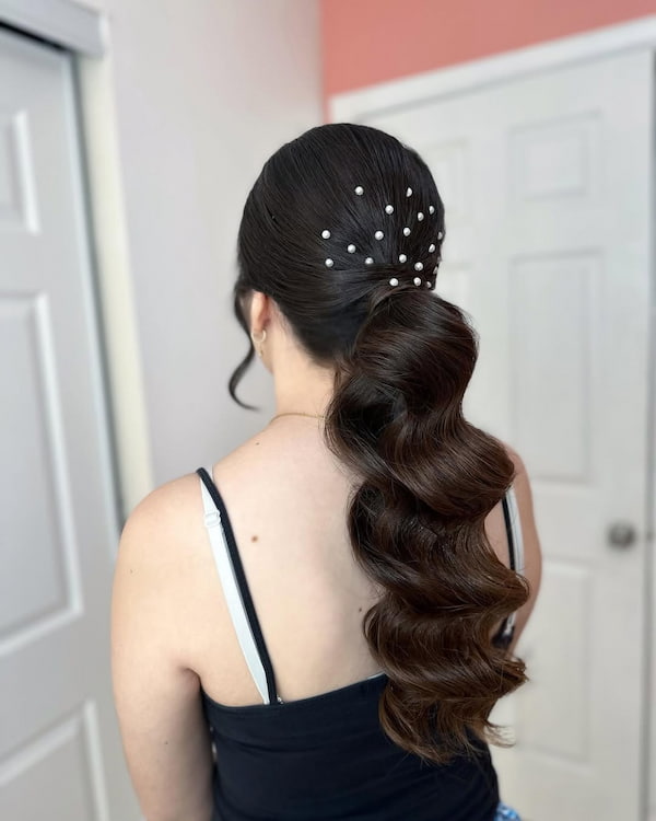 Low Wavy Ponytail